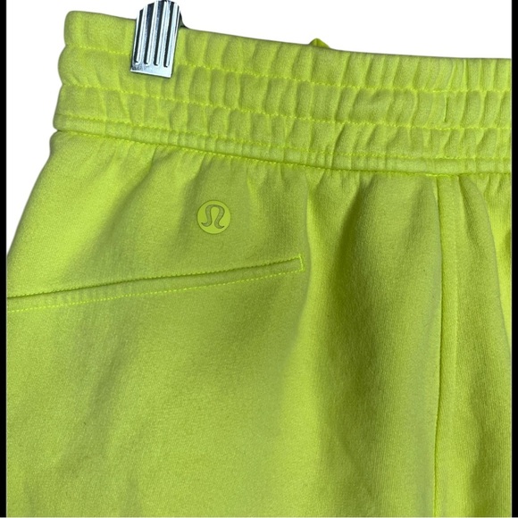 Lululemon Loungeful High-Rise Short Electric Lemon size 0 - Picture 5 of 6